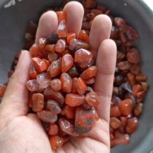 Đá mã não đỏ vụn mài bóng